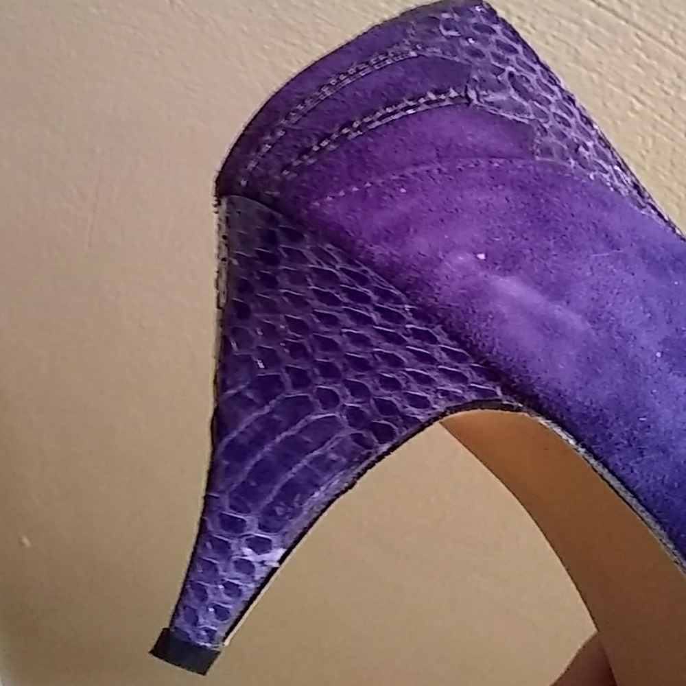 Shoes - Picture 7 of 8